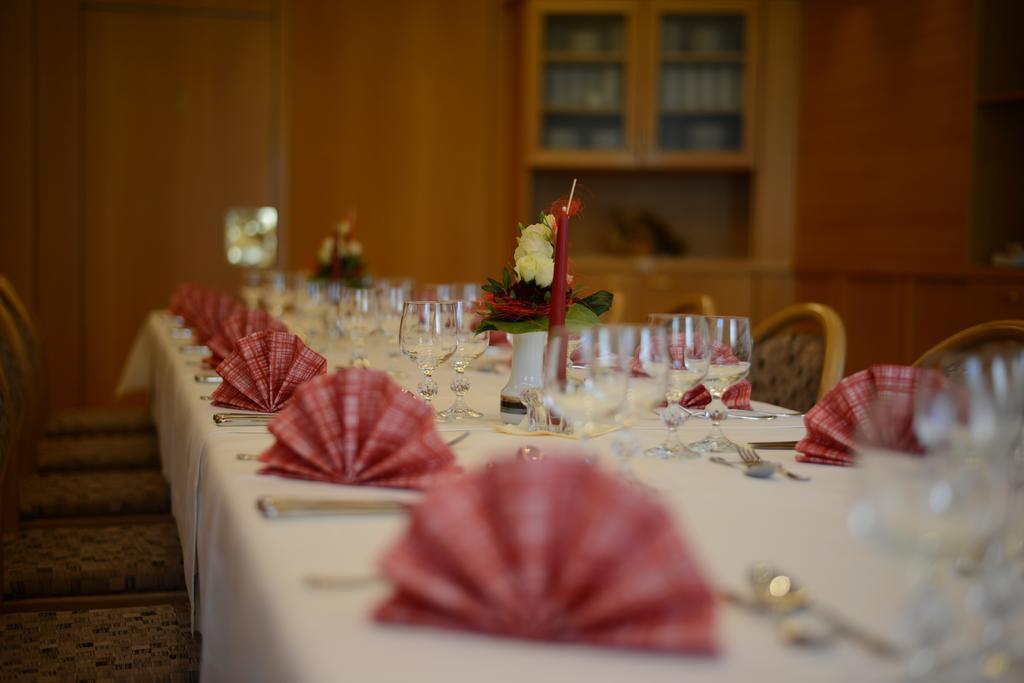 Hotel Restaurant Zur Windmuhle Ansbach Buitenkant foto